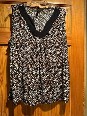 Susan Lawrence Black, Brown and White Animal-Print V-Neck Tank Size 1X